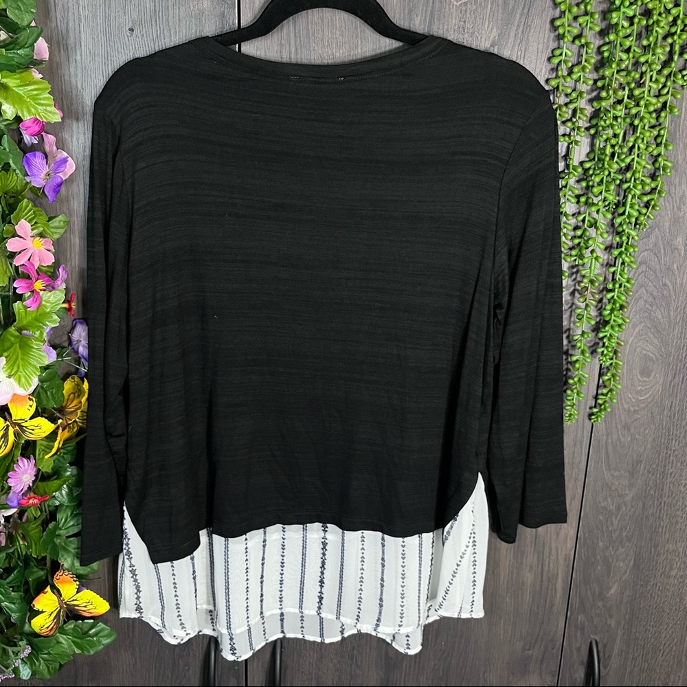 💙2/$40💙Status by Chenault Printed Tiered Blouse Size Medium - Picture 12 of 16